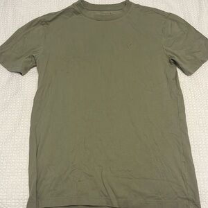 American Eagle Men’s Olive Basic Tee in Size XS